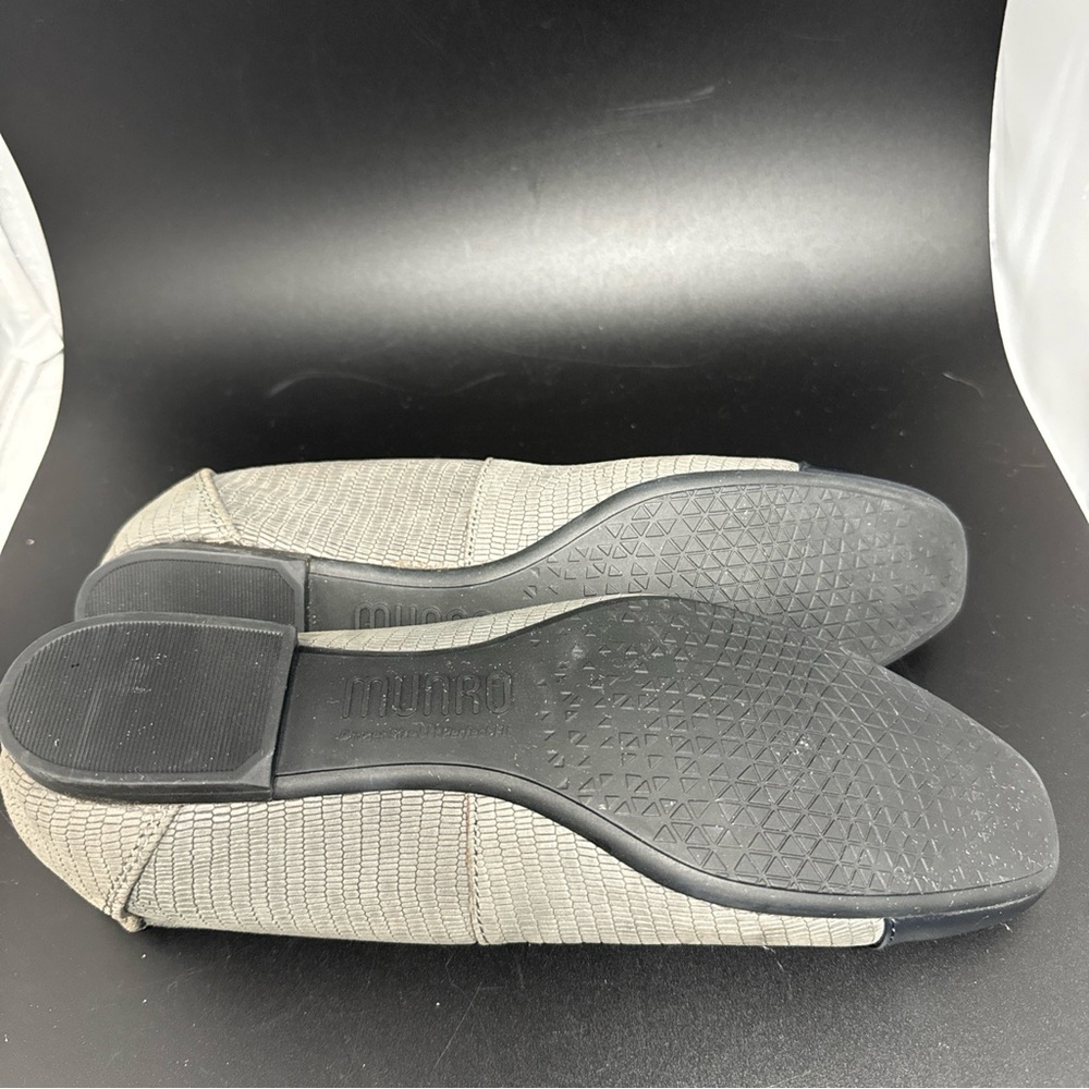 Women's Munro Danielle II Grey Lizard Print Nubuck/Patent Size 8 - Picture 6 of 6